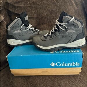 Columbia Gray Hiking Boots Suede Synthetic Mid-Top